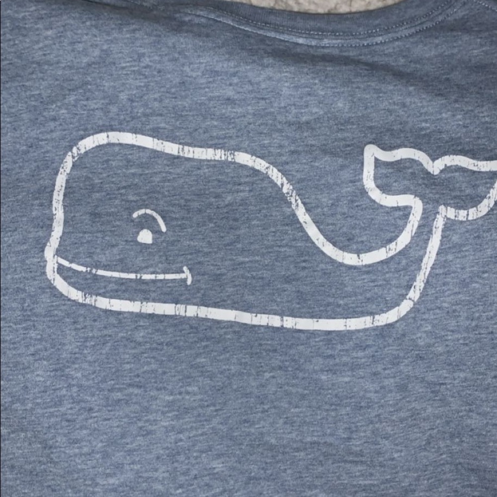 vineyard vines tee!